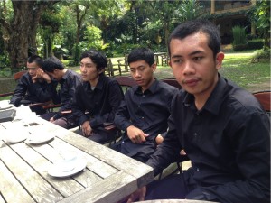 Arie Kurniawan (paling kanan) bersama tim Dtech Engineering